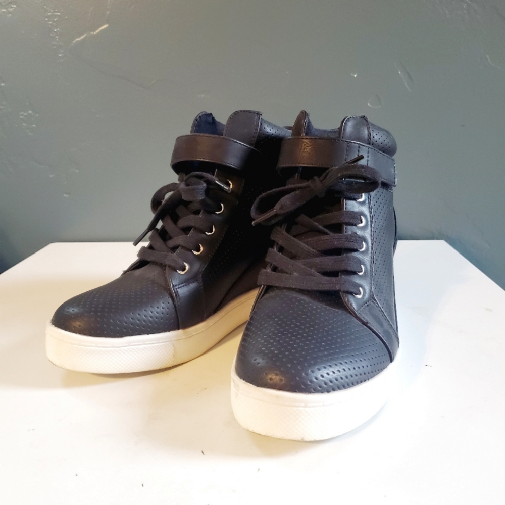 Women's Lace-up Wedge Sneaker